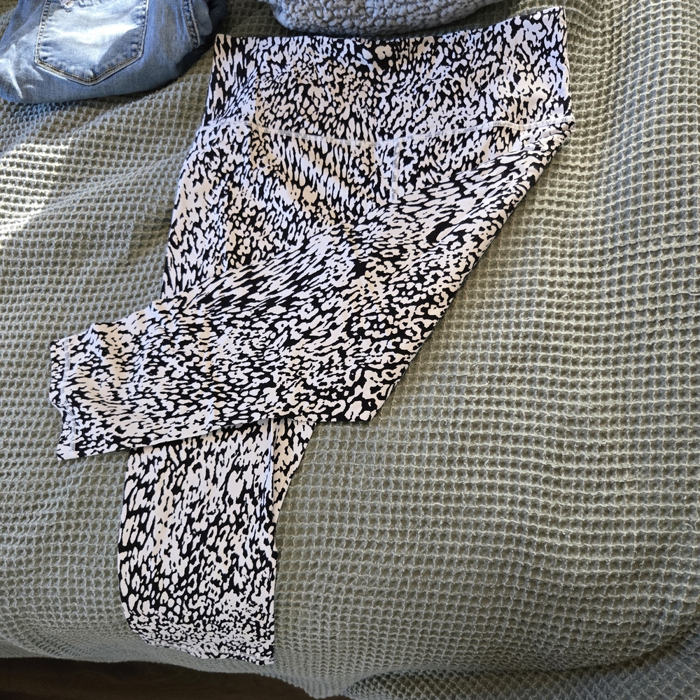 Athleta Printed Workout Leggings